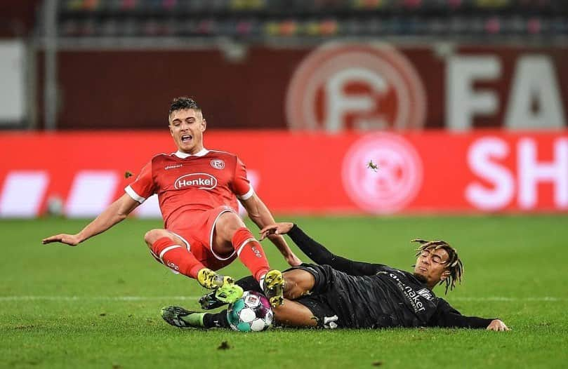 クリストファー・ピーターソンのインスタグラム：「Fantastic win yet again today! 3 in a row and we keep going. Physical game and lots to learn from 👊🏽 weiter mannschaft! @f95   Well done @shintappelkamp and @rouwen87 🙌🏽🙌🏽」