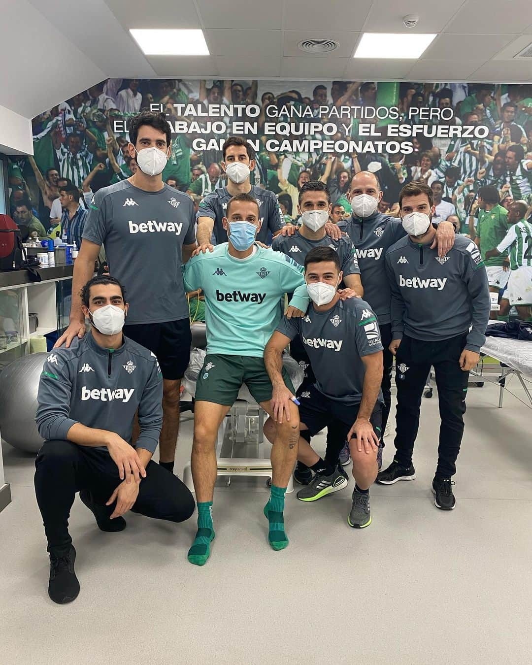 セルヒオ・カナレスのインスタグラム：「Todo el esfuerzo merecerá la pena... EQUIPAZO💚!」