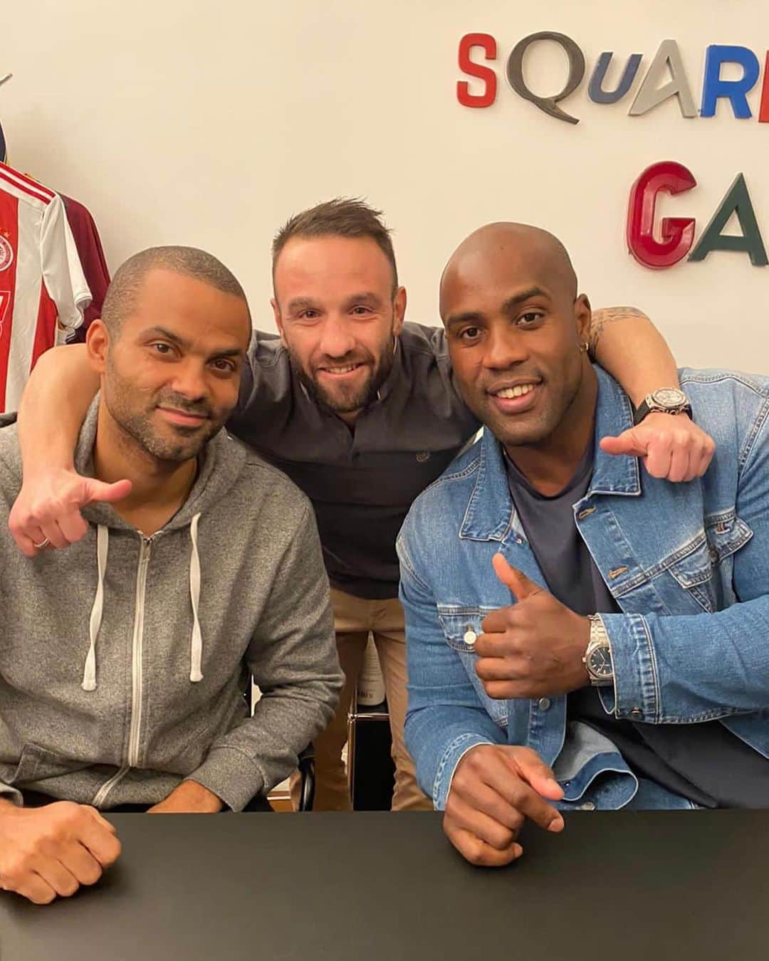 マテュー・ヴァルブエナのインスタグラム：「Always a true pleasure to see you my friends 🤙 @_tonyparker09 @teddyriner 🏀x⚽️x🥋」