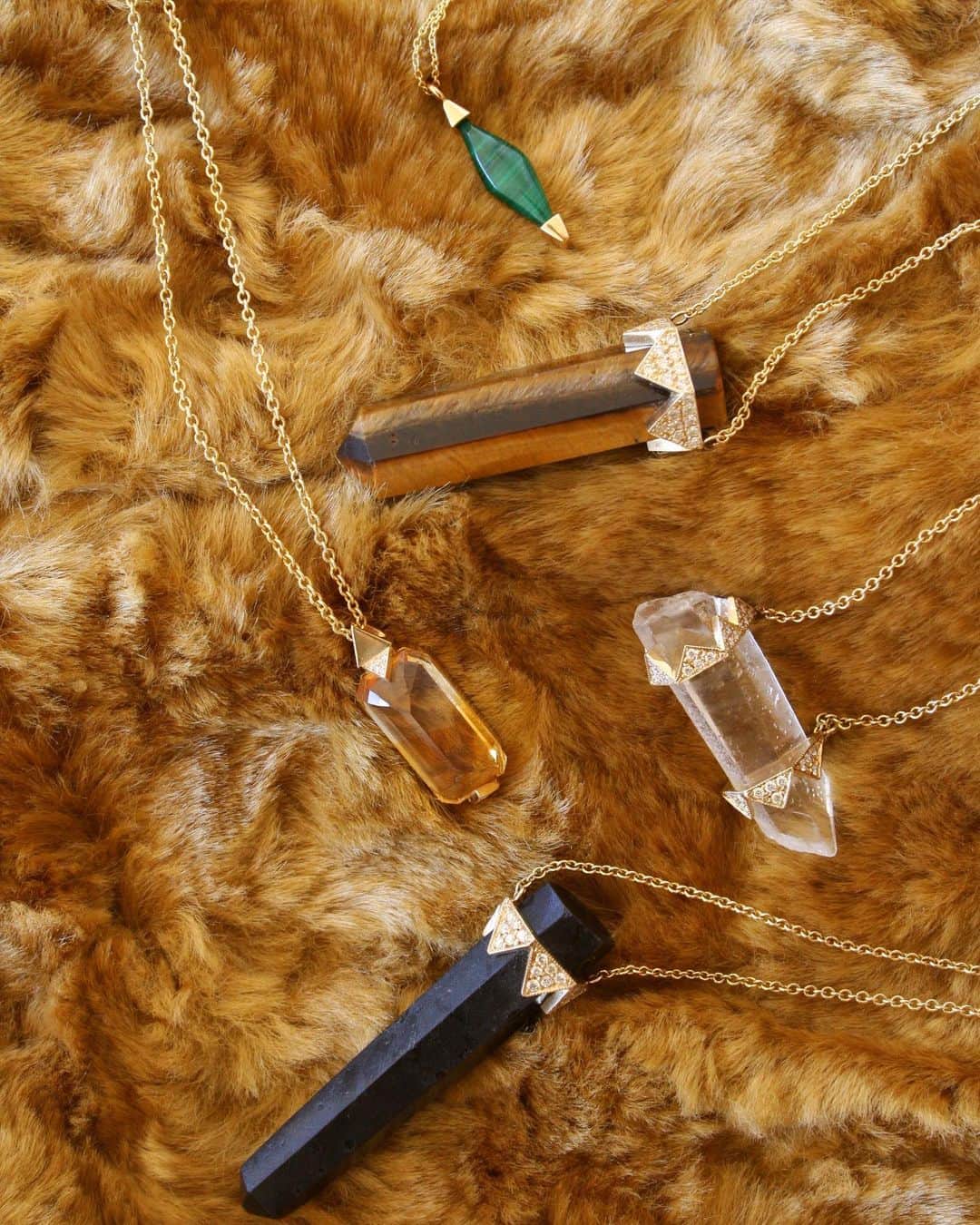 ウィンターケイトのインスタグラム：「(faux) Fur & Diamond Luxury. Shop HOH Fine💎💎💎💎💎💎💎」