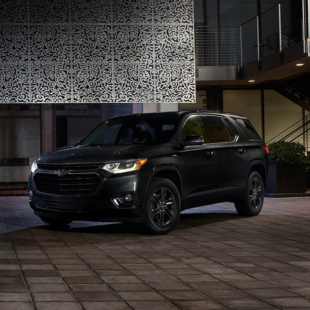 シボレーのインスタグラム：「Coming soon: The new #ChevyTraverse Midnight and Sport editions. Flash some style, flaunt some personality and give the neighbors something to talk about.」