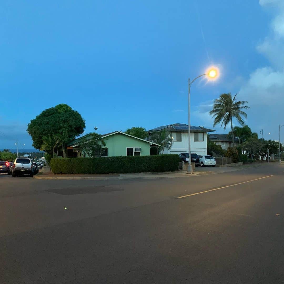 飯島寛子さんのインスタグラム写真 - (飯島寛子Instagram)「静かな朝のランニング！ 耳をすませば聴こえてくる音、五感で味わってます。 #朝活　#ダイアモンドヘッド周辺 #走ることも生きること #ハワイライフ」12月17日 2時02分 - hirokoiijima