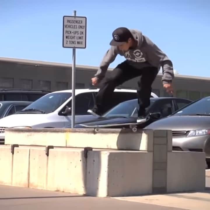 カルロス・リベイロのインスタグラム：「This one is from when @kylecamarillo let me stay at his house and was showing me around. This trick ended up being my first ad. 🎥 @hollazack」