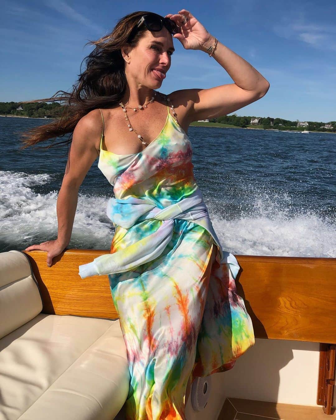 のインスタグラム：「Ultimate Dannijo girl @brookeshields ✨😜」