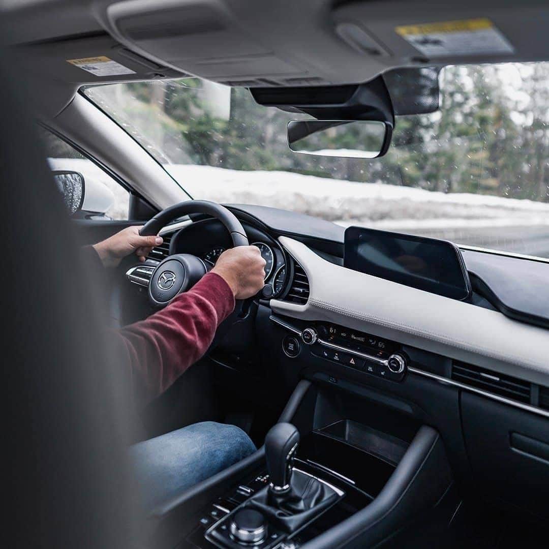 MAZDA Canadaのインスタグラム：「The Mazda3 is engineered to provide a calm, quiet environment. Its cabin is our quietest ever, insulating you from distracting outside noise while still allowing for subtle road and engine sounds.」