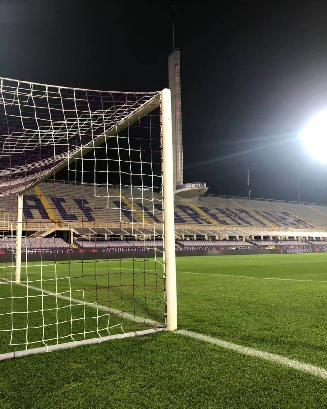 ACFフィオレンティーナさんのインスタグラム写真 - (ACFフィオレンティーナInstagram)「HOME 🏟  Il Franchi è pronto per #FiorentinaSassuolo 📍 The Stadio Artemio Franchi is ready! ⚜️  #ForzaViola 💜 #Fiorentina #FIOvSAS #FiorentinaSassuolo #ArtemioFranchi #SerieA」12月17日 2時33分 - acffiorentina