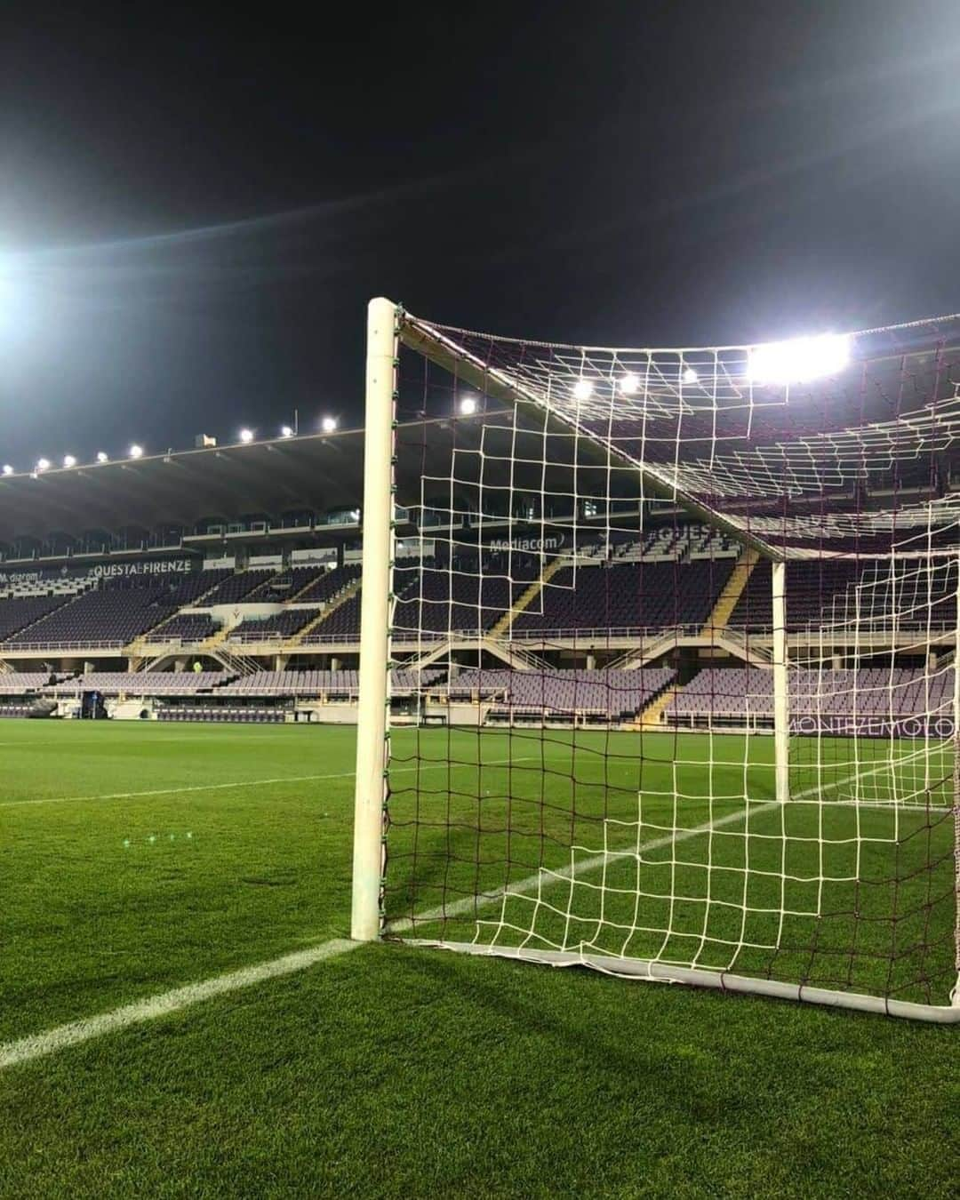 ACFフィオレンティーナさんのインスタグラム写真 - (ACFフィオレンティーナInstagram)「HOME 🏟  Il Franchi è pronto per #FiorentinaSassuolo 📍 The Stadio Artemio Franchi is ready! ⚜️  #ForzaViola 💜 #Fiorentina #FIOvSAS #FiorentinaSassuolo #ArtemioFranchi #SerieA」12月17日 2時33分 - acffiorentina