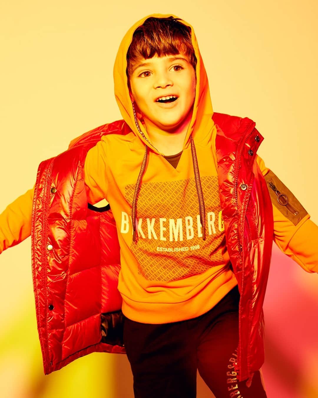 ダーク ビッケンバーグのインスタグラム：「Boost you energy with our FW2020 collection of kid’s wear at bikkembergs.com.⁠ #dirkbikkembergs #bikkembergs #BKKJunior #FW20」