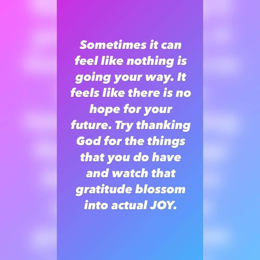 ジャスティン・ビーバーさんのインスタグラム写真 - (ジャスティン・ビーバーInstagram)「It can be hard to stay grateful when we feel as though everything around us is falling apart. The truth is that I don’t know your specific situation, but i have seen Jesus show up time and time again in my own life when i thought I couldn’t keep going. Let go  and trust that God is in control.」12月17日 2時50分 - justinbieber