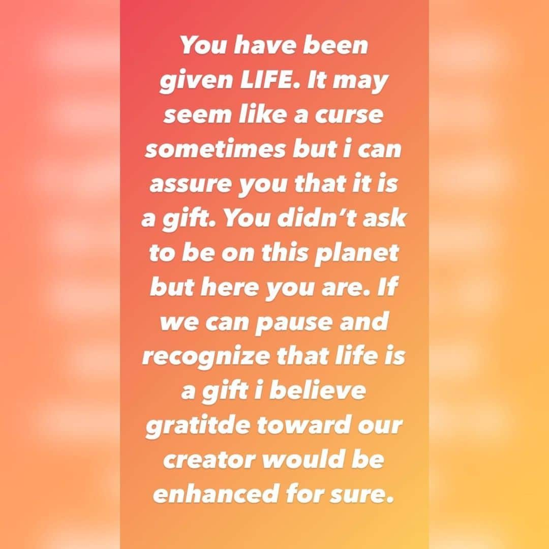 ジャスティン・ビーバーさんのインスタグラム写真 - (ジャスティン・ビーバーInstagram)「It can be hard to stay grateful when we feel as though everything around us is falling apart. The truth is that I don’t know your specific situation, but i have seen Jesus show up time and time again in my own life when i thought I couldn’t keep going. Let go  and trust that God is in control.」12月17日 2時50分 - justinbieber