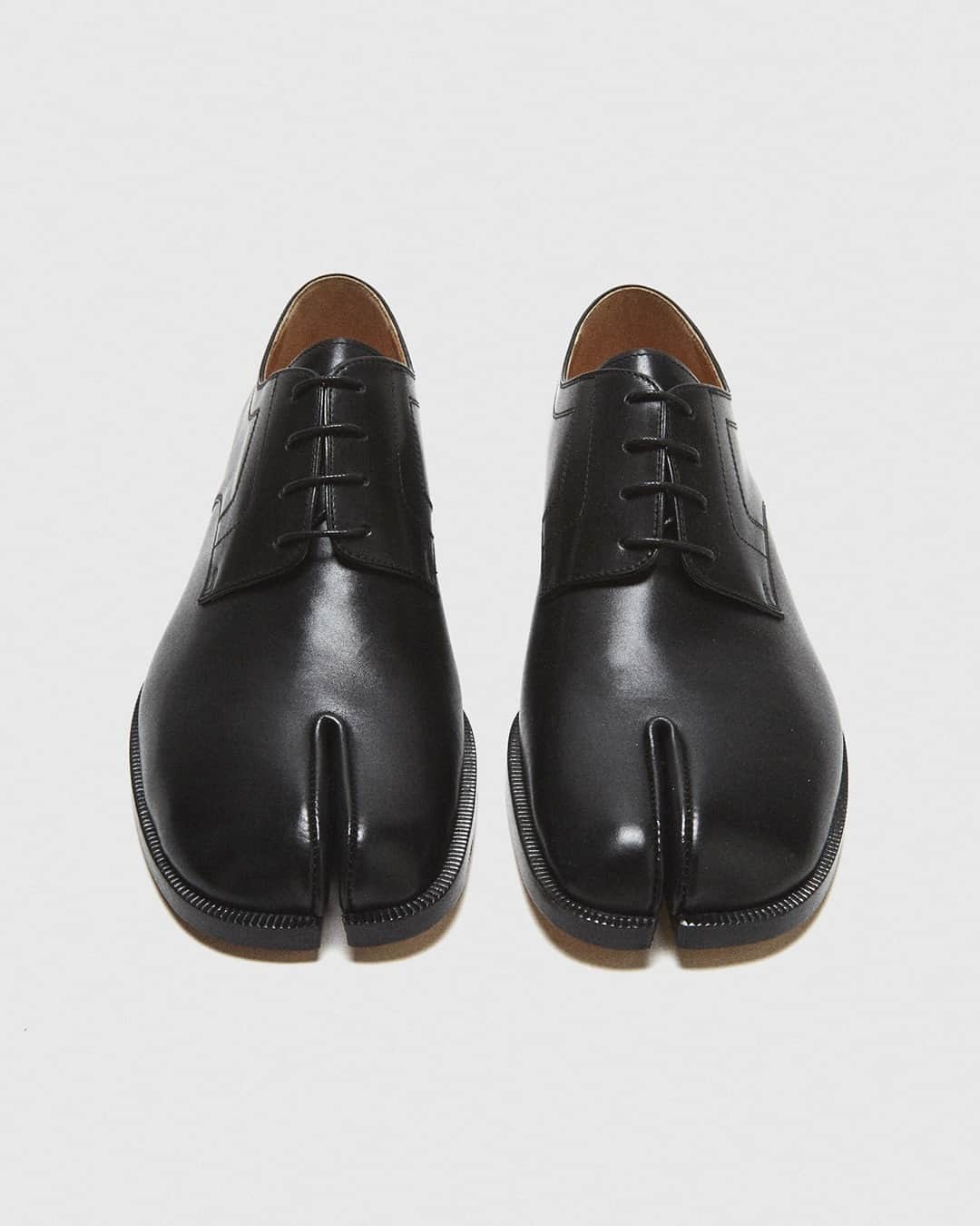 エルエヌシーシーのインスタグラム：「Maison Margiela's Tabi footwear continues to find a legion of devotees season after season. The Tabi Lace-Up Shoes are crafted from leather in a polished finish and feature the iconic cleft-toe. @maisonmargiela」