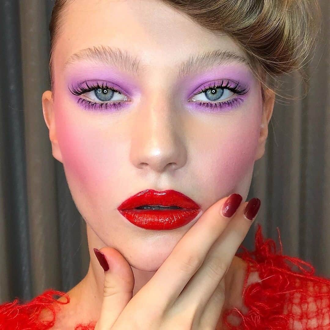 M·A·C Cosmetics UK & Irelandさんのインスタグラム写真 - (M·A·C Cosmetics UK & IrelandInstagram)「The bolder the better in our books 😍⁠ ✍🏻#MACHACK: ⁠ Apply Lipglass in Clear over your lipstick in the centre of your lips to add a 3D effect, making your lips look BIGGER👏⁠ ⁠ Products used:⁠ ✔️Powder Blush in Pink Swoon⁠ ✔️Retro Matte Liquid Lip in Quite the Standout ⁠ ✔️Lipglass in Clear⁠ ⁠ #regram @nettart⁠ #MACCosmeticsUK #MACCosmetics #MACBlush #MACLipglassClear #MACQuiteTheStandout #MACLovesLips ⁠」12月17日 3時02分 - maccosmeticsuk
