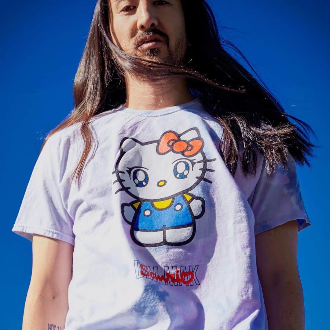 スティーヴ・アオキさんのインスタグラム写真 - (スティーヴ・アオキInstagram)「Who’s in 💜❤️ with @hellokitty?? The @dimmakcollection x @sanrio collection is out now! Just dropped one hour ago and already selling out of sizes. Hurry and get one for u and ur lovers ur frenzzz ur family and another when it’s get cold over Xmas. #hellokitty #sanrio #dimmakcollection #dimmak」12月17日 3時06分 - steveaoki