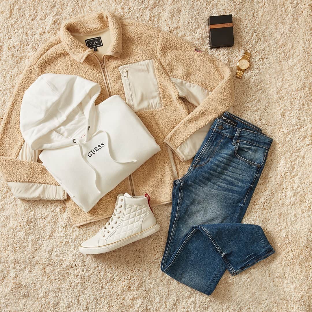 ゲスのインスタグラム：「gift him the essentials ✔️ #GUESSMens #GiftMeGUESS」