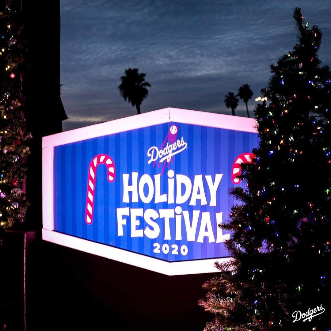 Los Angeles Dodgersさんのインスタグラム写真 - (Los Angeles DodgersInstagram)「All of the lights. ⁣ ⁣ There’s still time to celebrate the holiday season safely at Dodger Stadium! Get your tickets for the #DodgersHolidayFestival now at Dodgers.com/holidayfestival.」12月17日 3時13分 - dodgers