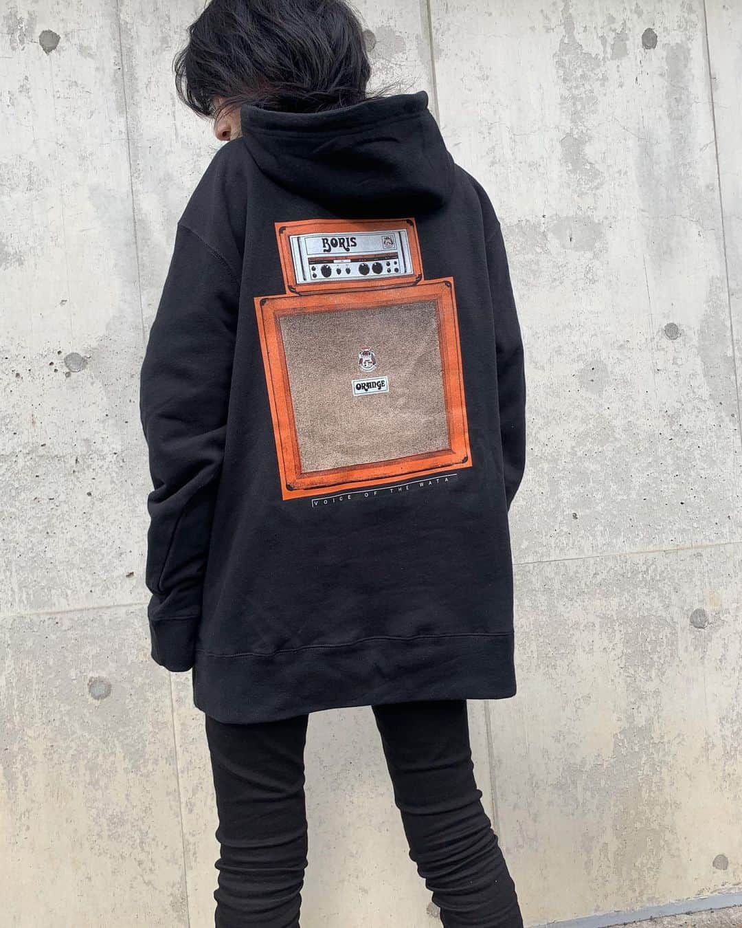 BORISさんのインスタグラム写真 - (BORISInstagram)「Boris x Orange collaboration items. Finally started mail order for overseas customers.  Via  @nydcollectionjp   “made in Shindaita” These products are making as part of the activity support of Live House FEVER in Covid-19 situation.  FEVER is Boris’s Home ground venue in Tokyo.  This product was sold as a "made in Shindaita" project with the music venue Live House Fever conducting everything including orders, manufacture, and shipping for their artist shirts. However, due to large overseas demand, the design has been updated and sales will also continue from this site. Boris's Wata, who is an ambassador for Orange amplification, has been in direct contact with the Orange headquarters about this Fever project, and this design has even been approved and authorized by the CEO of Orange. This Boris logo was created by an Orange amp designer.  This Boris & Orange double name T-shirt/hoodie is also being printed by Fever.」12月17日 3時19分 - borisdronevil