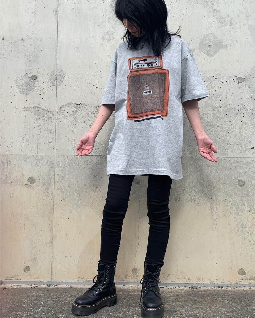 BORISさんのインスタグラム写真 - (BORISInstagram)「Boris x Orange collaboration items. Finally started mail order for overseas customers.  Via  @nydcollectionjp   “made in Shindaita” These products are making as part of the activity support of Live House FEVER in Covid-19 situation.  FEVER is Boris’s Home ground venue in Tokyo.  This product was sold as a "made in Shindaita" project with the music venue Live House Fever conducting everything including orders, manufacture, and shipping for their artist shirts. However, due to large overseas demand, the design has been updated and sales will also continue from this site. Boris's Wata, who is an ambassador for Orange amplification, has been in direct contact with the Orange headquarters about this Fever project, and this design has even been approved and authorized by the CEO of Orange. This Boris logo was created by an Orange amp designer.  This Boris & Orange double name T-shirt/hoodie is also being printed by Fever.」12月17日 3時19分 - borisdronevil