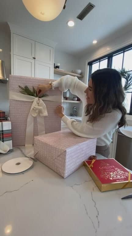 ロック&リパブリックのインスタグラム：「Looking for great last-minute holiday ideas? Check out Christine Andrew’s picks! Whether you’re wrapping gifts, baking or looking for stocking stuffers, find everything you need just in time.」
