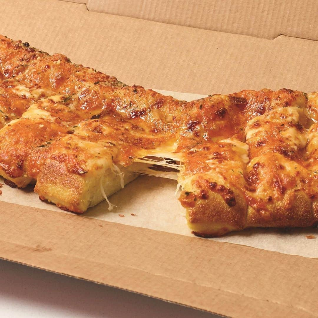 Domino's Pizzaさんのインスタグラム写真 - (Domino's PizzaInstagram)「Stuffed Cheesy Bread and ______ = the best duo to exist.」12月17日 3時35分 - dominos