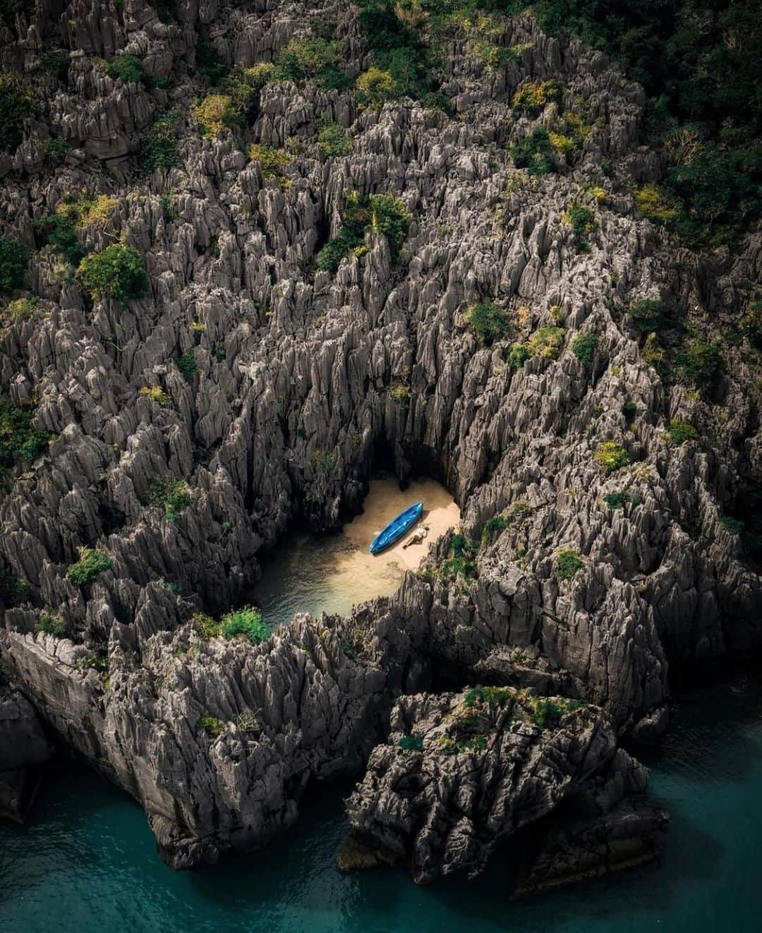 Earth Picsさんのインスタグラム写真 - (Earth PicsInstagram)「As hidden paradise in Satun, Thailand 🇹🇭  📷 @blowithand」12月17日 3時36分 - earthpix