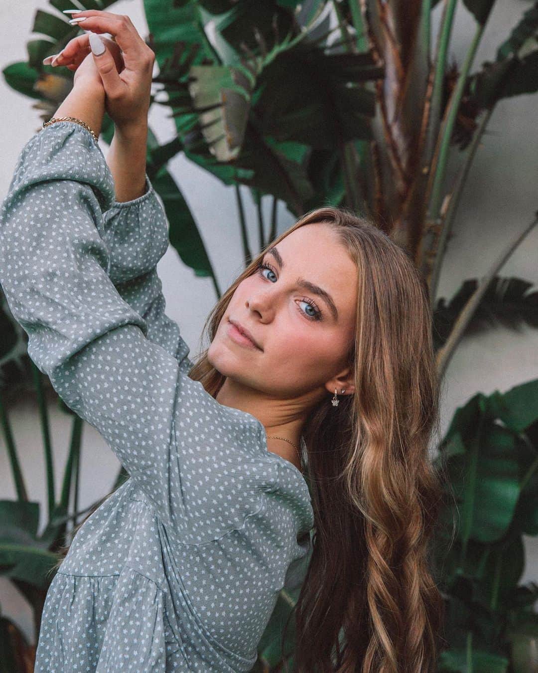のインスタグラム：「/ WHERE ARE YOU FROM? 🗺 • @annashumatee ✨」