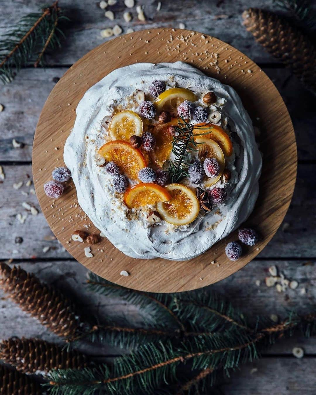 Our Food Storiesさんのインスタグラム写真 - (Our Food StoriesInstagram)「More photos of our favorite Christmas pavlova, such an easy and delicious Christmas recipe for the holidays🎄 Get the recipe on the blog, link is in profile. #ourfoodstories  ____ #christmasdecor #christmasfood #woodencakestand #christmasrecipe #glutenfreedessert #glutenfri #glutenfrei #germanfoodblogger #foodstylist #foodphotographer #momentslikethese #fellowmag #simplejoys #onthetable」12月17日 3時50分 - _foodstories_