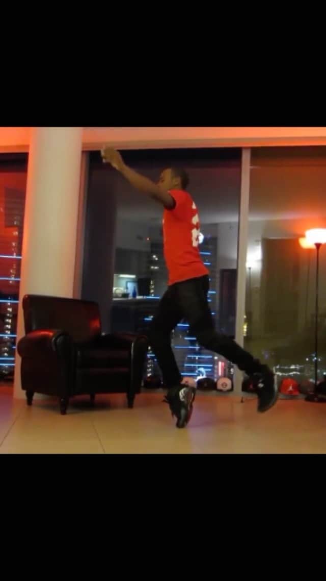 Lil Buckのインスタグラム：「Wanna learn how to Toe Stall better and longer? If you really want to learn the techniques to gain a strong toe stall, make sure you get my “Get Buck” Jookin Tutorial on the @dxpjookintutorials platform where I teach my own personal techniques and drills for Toe Stalls. My “GET BUCK” Tutorials will be released Christmas Day🎁🎅🏾 . By the way, If you’ve seen this video before then you know this isn’t even the full video. I kept the toe stall longer than the Instagram Reel length. #GETBUCKTU」
