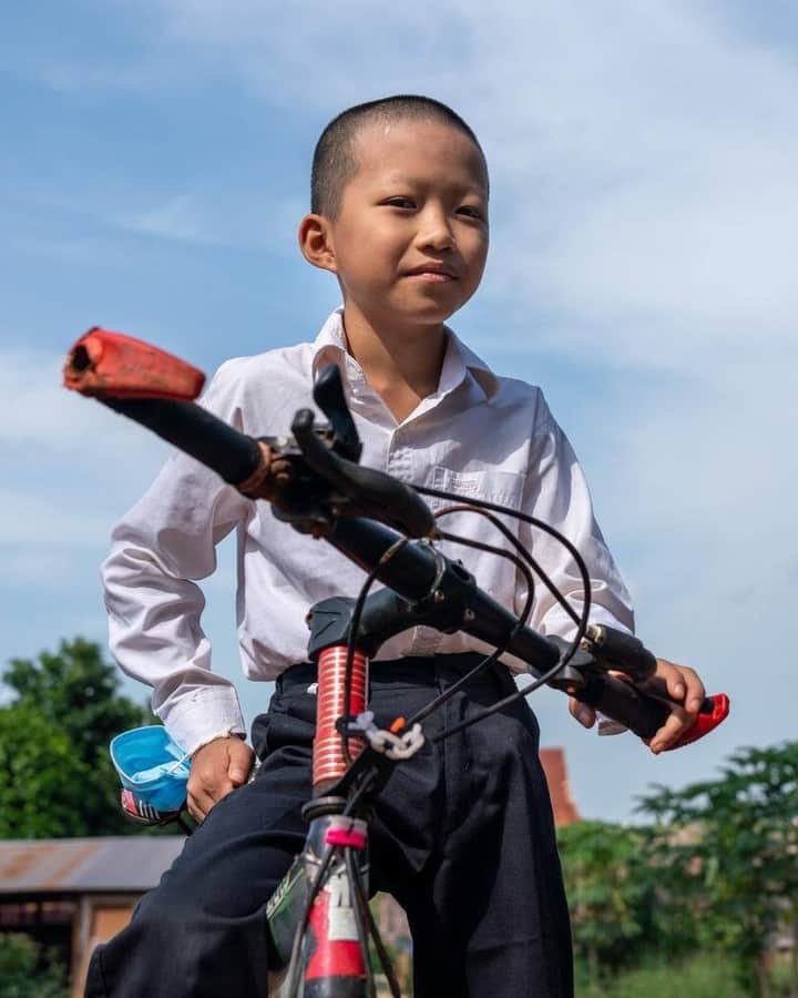 unicefさんのインスタグラム写真 - (unicefInstagram)「12-year-old Touch Pavchhay wants to design a mobile app that makes education fun and easy #ForEveryChild.   For many children whose schools are closed due to #COVID19, there is no such thing as remote learning. We urgently need to reimagine education to ensure every child is connected to the internet and has access to world-class digital learning solutions. Together, we can help children leapfrog to a brighter future.  © UNICEF/UN0367762/UN0367758/Raab」12月17日 4時05分 - unicef