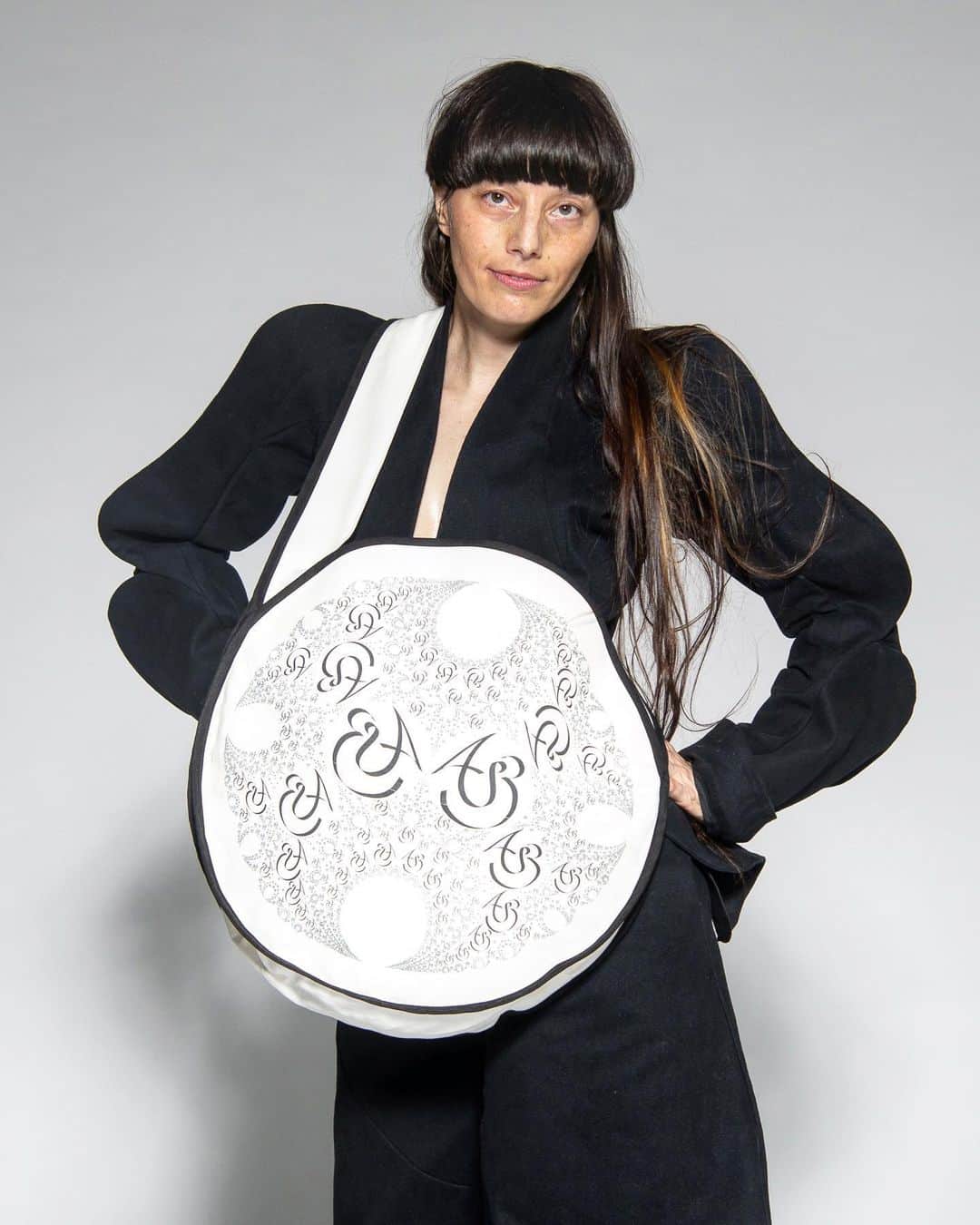 スリーアズフォーのインスタグラム：「We are happy to offer for the very first time Pre Sale for our latest 2021 Spring Summer collection Now until January 8  available on our web shop !  Featuring :  @estrellanovamartinez wearing circle logo tote  Photographer: @qqhuangg  Bag printed with @mimakiusa_textile @mimakiusa @#presale #tote #totebag #circletote」