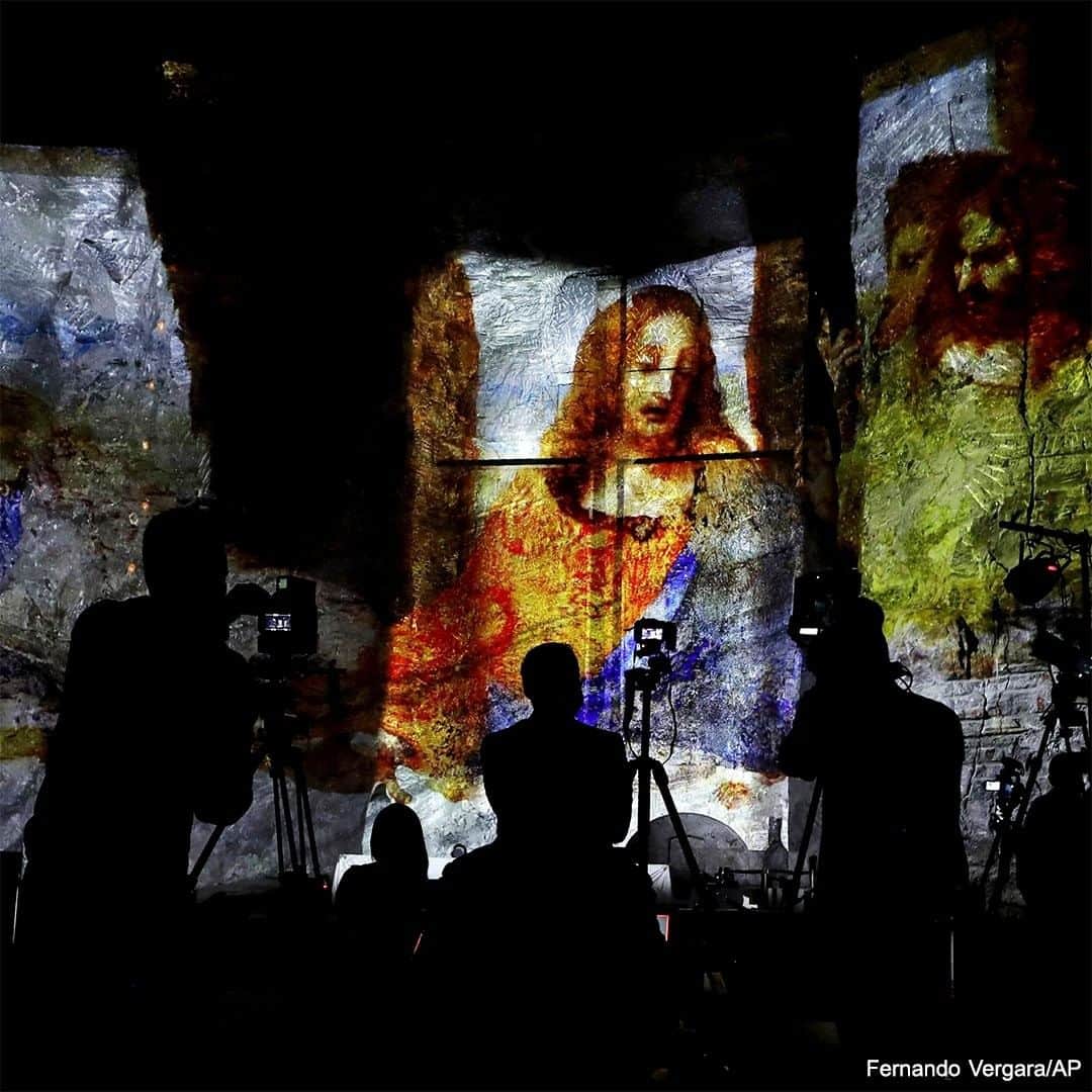 ABC Newsさんのインスタグラム写真 - (ABC NewsInstagram)「Religious images are projected in the New Salt Cathedral—considered the First Wonder of Colombia—as the salt mining site marks its first 25 years of history. #wonder #colombia #religion #saltmining」12月17日 4時23分 - abcnews