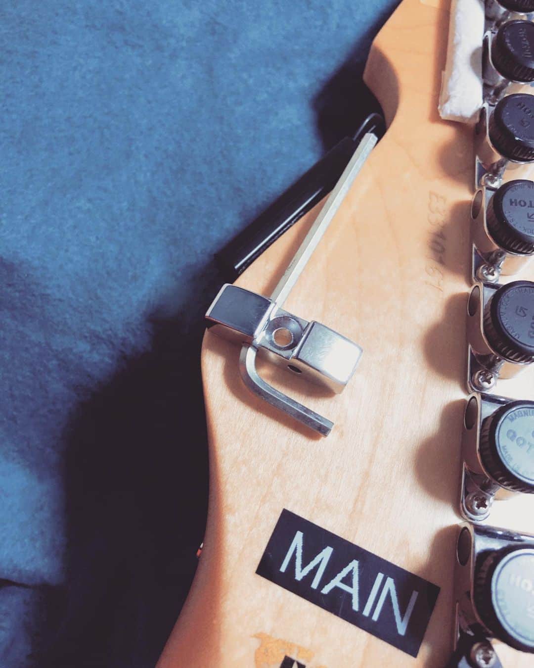 大村孝佳のインスタグラム：「Fujioka's "MAIN" guitar came back to me🥳 Thanks ESP!!」