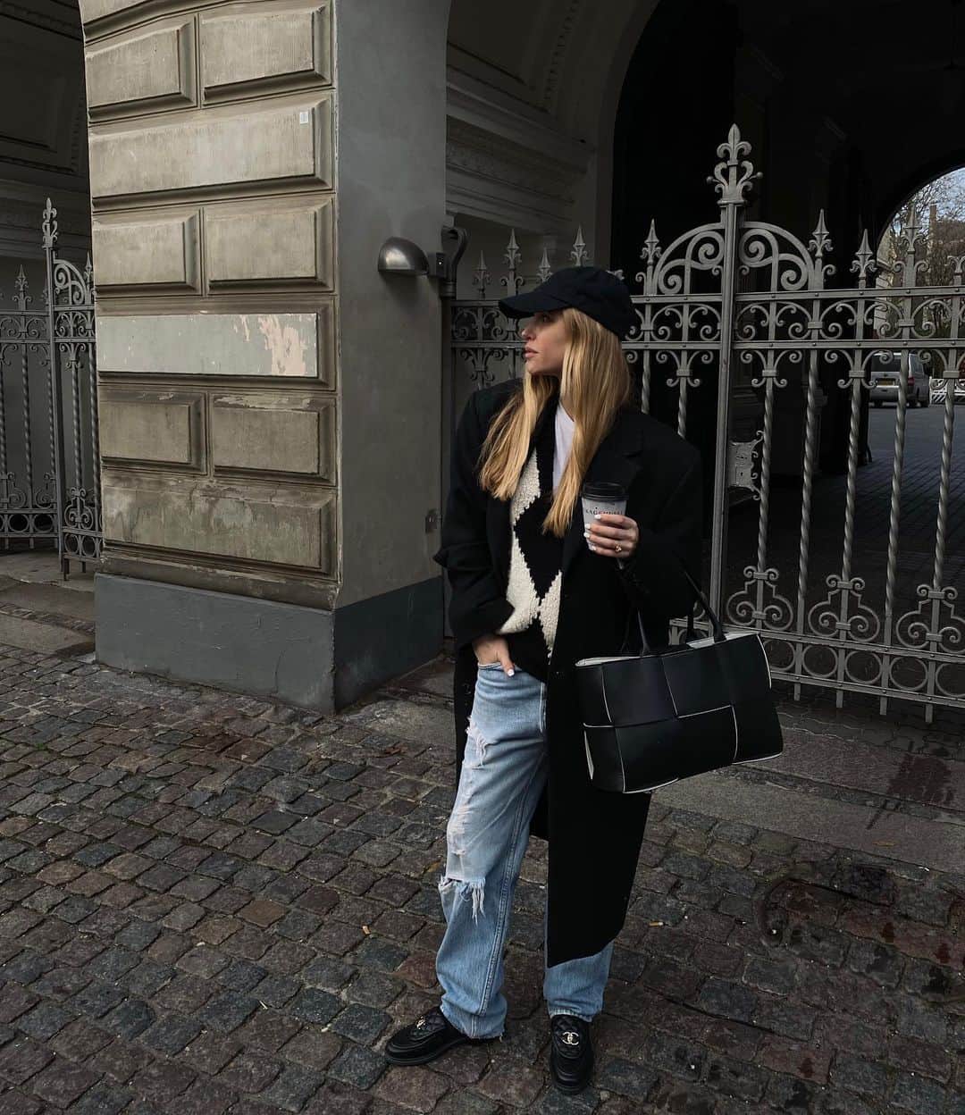 ペニーレ・タイスベックのインスタグラム：「The past week has been turned upside down and we’re still getting to know the little man👼🏼 I’m running high on baby snuggles and coffee ✌🏼」