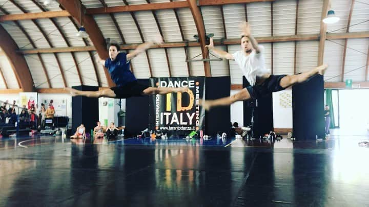 Nika Kljunのインスタグラム：「INSPIRATION TIME! SWIPE LEFT ⬅️👀 to see more incredible performance of these two! . Footage from my @td_italy class in Italy but also posts from their professional performances! 👏🏼🤩 I just had to post that as well on my feed because I want you guys to get inspired by true dancing & not TikTok dancing lol. 🤷🏼‍♀️😄 #makesureyourinspirationsareagoodchoice . I love them both so much. Not just because of their talent but also their beautiful personality. @sebastianmelotaveira @lukas_mcfarlane ( @juliaspiesser incredible job as always on @nbcworldofdance ! Miss dancing with you!) . 🏆⁉️Enjoy watching! 😃🍿 @amiciufficiale @nbcworldofdance @td_italy  . My class video from @td_italy : Sheesh, talk about shooting for the stars✨🚀🔮↗️🤯‼️ Is it just me, or did these two make it up to outer space & then back down to my class with this jump 🤔👀⁉️ 🤪 #TechniqueGoals 😍🙌🏼🔥 . #dance #technique #italy #sebastianmelotaveira #lukasmcfarlane #danceclass #danceclasses #dancevideos #dancechoreography #toy #professionaldancer #professionaldancers #amici #worldofdance #missingthesemoments #nikakljun #nikakljunchoreography」