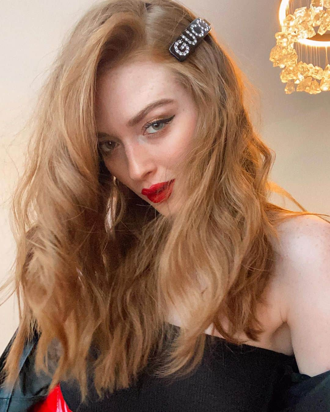 Larsen Thompsonさんのインスタグラム写真 - (Larsen ThompsonInstagram)「a red lip never hurt nobody」12月17日 4時50分 - larsenthompson