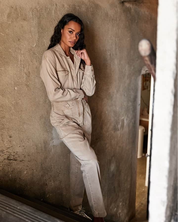 ヤング・ファビュラス&ブロークのインスタグラム：「On the 5th day of Christmas YFB gave to me....50% OFF all jumpsuits! Head to our website to unlock our Christmas special ✨ #12daysofchristmas #12daysofspecials #yfbclothing」