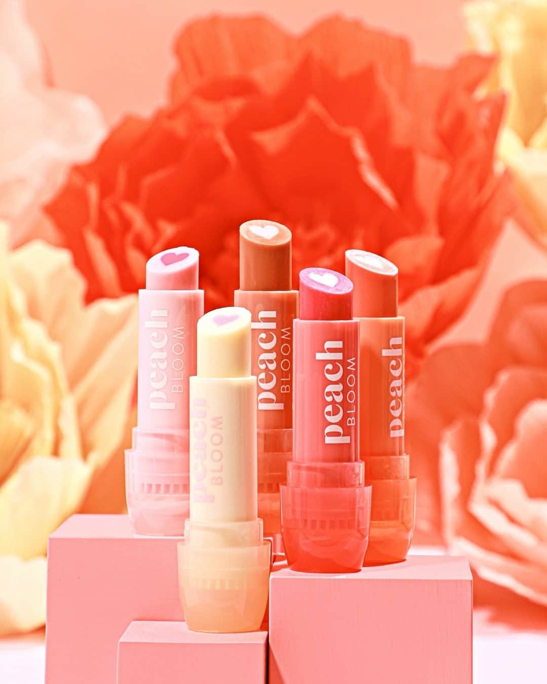 Too Facedのインスタグラム：「A kissable flush of color as unique as you. 💋 Pamper your lips with our NEW ultra-nourishing Peach Bloom Color Changing Lip Balm that blossoms based on your unique body chemistry! #toofaced」
