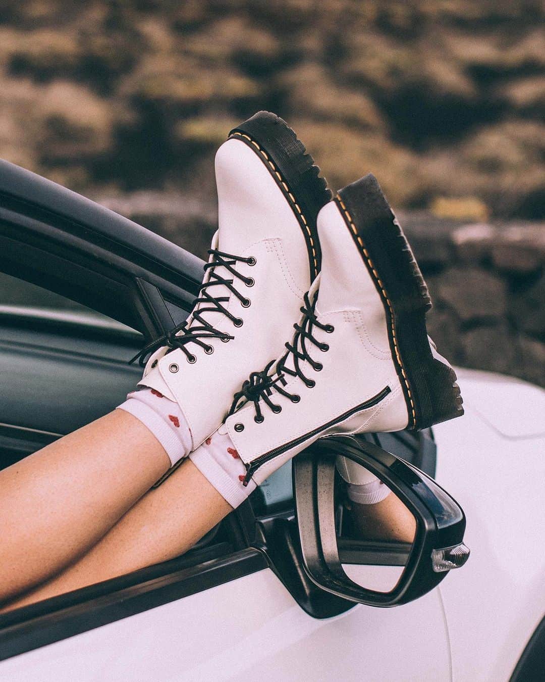 Urban Outfittersさんのインスタグラム写真 - (Urban OutfittersInstagram)「Love a white boot. Shop our top styles for the season on the site now. @frecklesnur #UOonYou」12月17日 5時04分 - urbanoutfitters