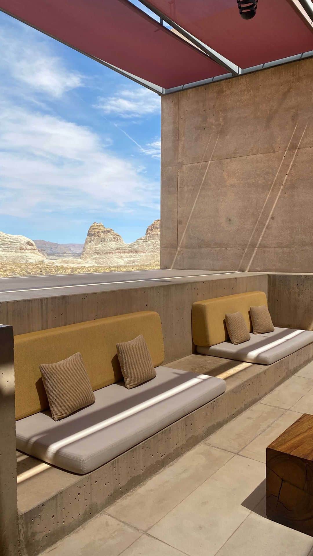 Marianna Hewittのインスタグラム：「Missing this, my favorite place #amangiri」
