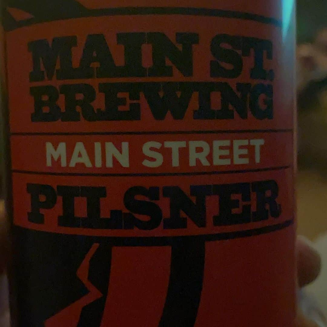 コリン・オドナヒューさんのインスタグラム写真 - (コリン・オドナヒューInstagram)「An unexpected Christmas treat!!!! @mainstreetbeer #mainstreetpilsner」12月17日 5時16分 - colinodonoghue1