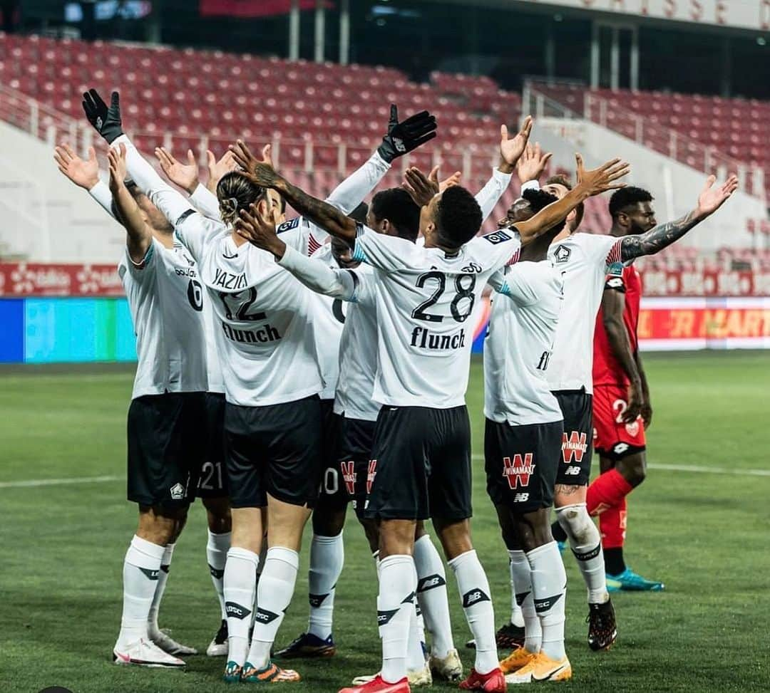 ジョゼ・フォンテさんのインスタグラム写真 - (ジョゼ・フォンテInstagram)「Allez Le Losc ❤️ mais uma 👊🏻」12月17日 5時24分 - f6nte