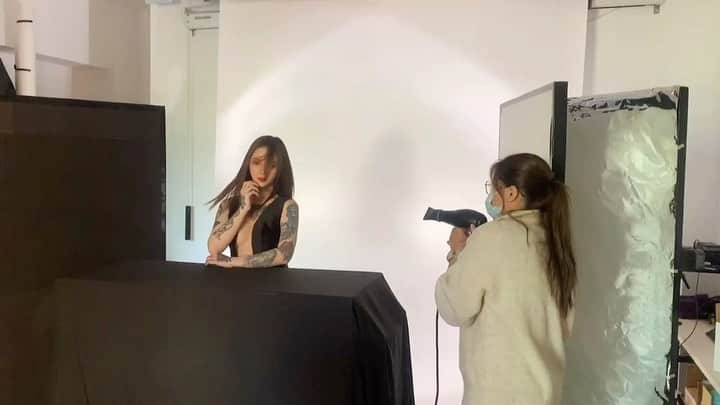 Abby Chenのインスタグラム：「今日工事 @genic_jc 操刀拍攝」