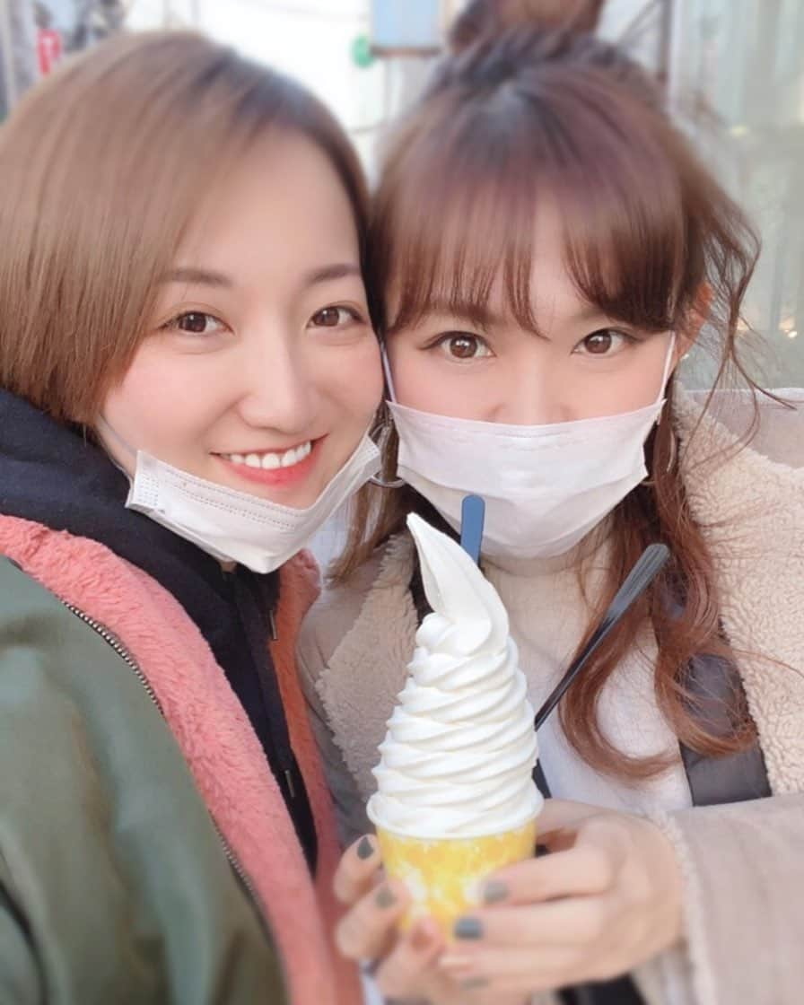 瀬戸山清香さんのインスタグラム写真 - (瀬戸山清香Instagram)「祐佳とクリスマス配信の準備して来たよ🎄 生で見れなくても2週間アーカイブ残すので、是非見てね！🎥💓 投げ銭の特典もこの日だけの限定なので、お楽しみに🎶 詳しくは前回の記事のURLへ飛んで下さい💻 配信LIVE初だから楽しみ🤣💓 質問なども答えて配信しようと思うので、何かあれば是非💁🏼‍♀️ 思い出話に花が咲きそうだなぁ🌸  とりあえずソフトクリーム長いよね🍦  #東郷祐佳 #瀬戸山清香 #EARTH #20周年 #デビューしてそんなに経つのか #早いなぁ #嵐とか見てると大人になったなぁとか思うけどさ #自分もだよねw #私小学生だったんだけどな」12月17日 16時16分 - setoyama_sayaka