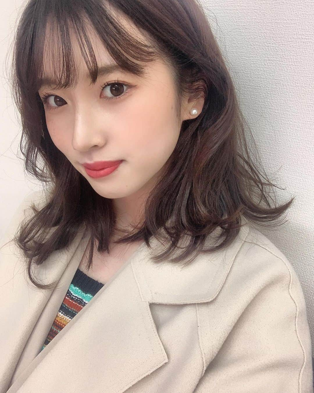 吉田沙弥香さんのインスタグラム写真 - (吉田沙弥香Instagram)「. ヘアメイクさんにセットしてもらった時の🌹  私メイクは上手な方じゃないから 凄く可愛くヘアメイクしてくださって　 嬉しかったんです💐  自分で上手に出来る様に頑張る💄  #関大ミスキャン #ファイナリスト #ミスコン #セミロング #ミディアムヘア #ヘアカラー #サロンモデル #大阪美容室 #ヘアメイク #ヘアスタイル #メイク #メイクアップ #秋メイク #冬メイク #冬カラー #ダンス衣装 #ダンス #サロンモデル募集中 #被写体モデル #ヘアアレンジ #ヘアスタイル #まつげパーマ」12月17日 16時20分 - __sayaka07__