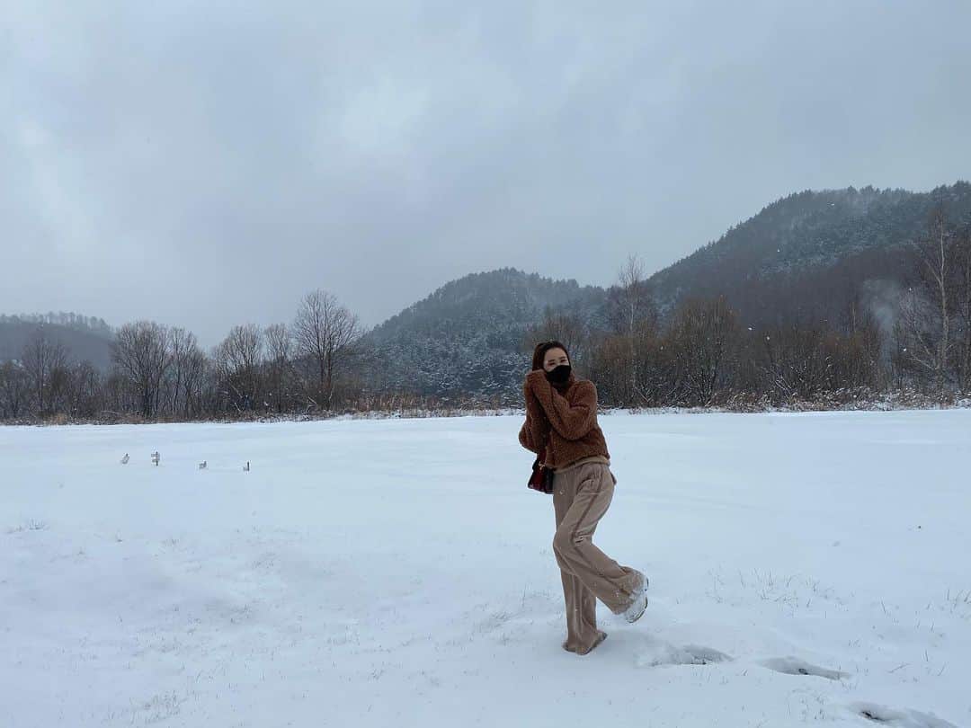 イ・ダヘさんのインスタグラム写真 - (イ・ダヘInstagram)「#요즘  #싱숭생숭 하니 #기분도 #별로 #였는데 #눈보니 #그래도 #기분전환 #첫눈 #온날 #온세상이 #하얗게 #이쁘게 #변한날 #코로나19물러가라」12月17日 14時55分 - leedahey4eva