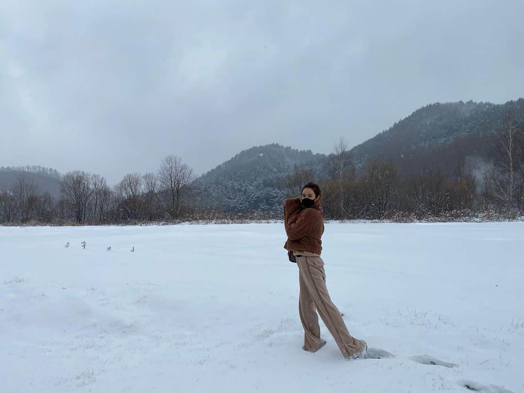 イ・ダヘさんのインスタグラム写真 - (イ・ダヘInstagram)「#요즘  #싱숭생숭 하니 #기분도 #별로 #였는데 #눈보니 #그래도 #기분전환 #첫눈 #온날 #온세상이 #하얗게 #이쁘게 #변한날 #코로나19물러가라」12月17日 14時55分 - leedahey4eva