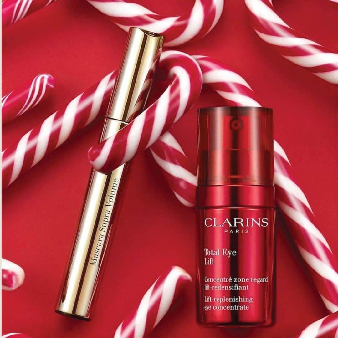 Clarins Australiaさんのインスタグラム写真 - (Clarins AustraliaInstagram)「What's the key to bright and beautiful eyes this holiday season? 💫. ⁣ ⁣ 🍬Our Total Eye Lift is the eye saviour to take care of and nourish the entire eye contour, with extra hydration.⁣ ⁣  🍬Once the eye area is brightened, we like to take our Supra Volume mascara to lift and fan out the lashes. ⁣ ⁣ DID YOU KNOW? Both our Total Eye Lift and Mascaras have a unique lash boosting complex to help support healthy lash growth!⁣ ⁣ #ClarinsAus #ChristmasWithClarins #ClarinsHoliday #ClarinsSkincare #VolumeMascara #EyeCream #TotalEyeLift #SupraVolumeMascara #ClarinsMakeup」12月17日 15時00分 - clarinsanz