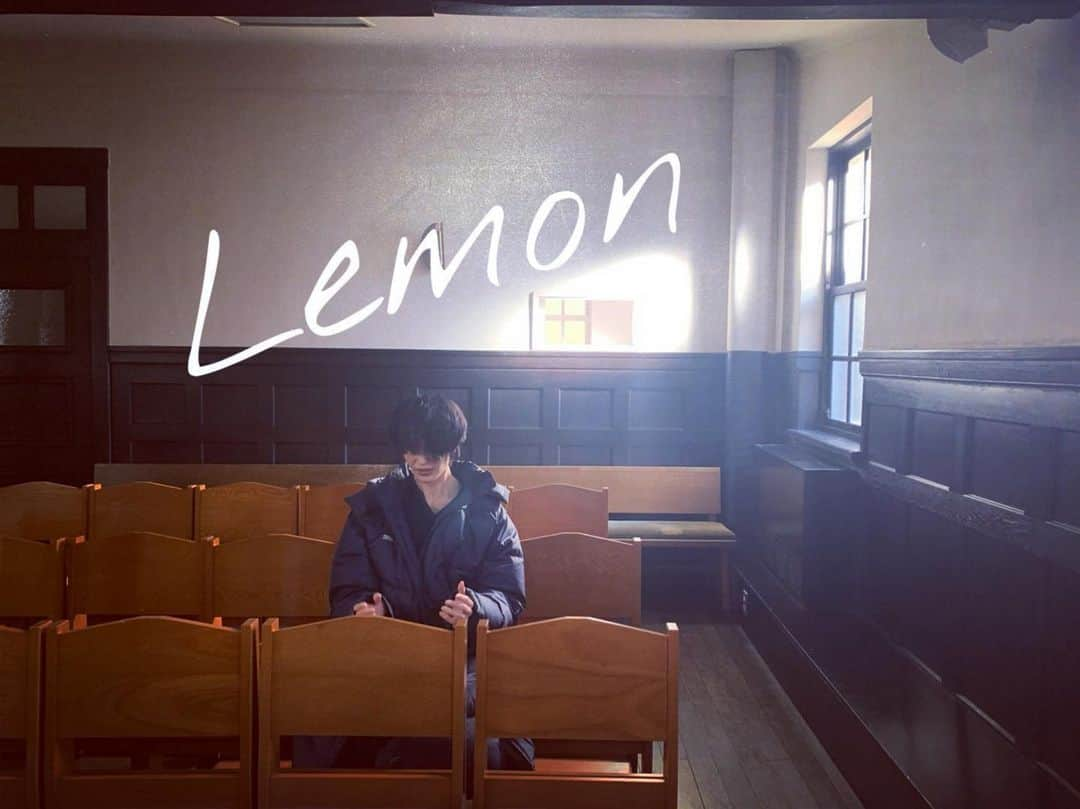 神山まりあさんのインスタグラム写真 - (神山まりあInstagram)「撮影現場がLemonだった時。  #やることは一つ #米津玄師」12月17日 15時18分 - mariakamiyama