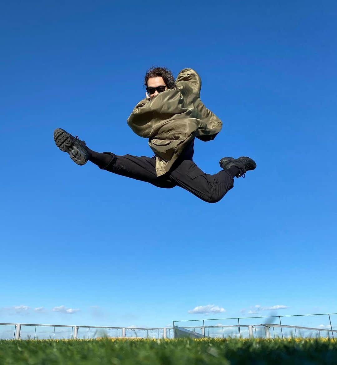 SHUHOさんのインスタグラム写真 - (SHUHOInstagram)「BLUE SKY🌎🌎🌎🌎﻿ ﻿ ﻿ ﻿ I'm JUMPMAN🕶 ﻿ ﻿ ﻿ ﻿ ﻿ ﻿ ﻿ ﻿ ﻿ #tokyo #bluesky﻿ #nike #vetements ﻿ #jumpman #dance﻿」12月17日 15時30分 - shuho_chiba