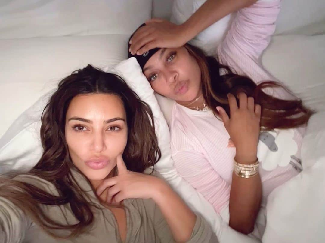 キム・カーダシアンさんのインスタグラム写真 - (キム・カーダシアンInstagram)「Sleepovers with your bestie are a must!  @lala」12月17日 15時23分 - kimkardashian