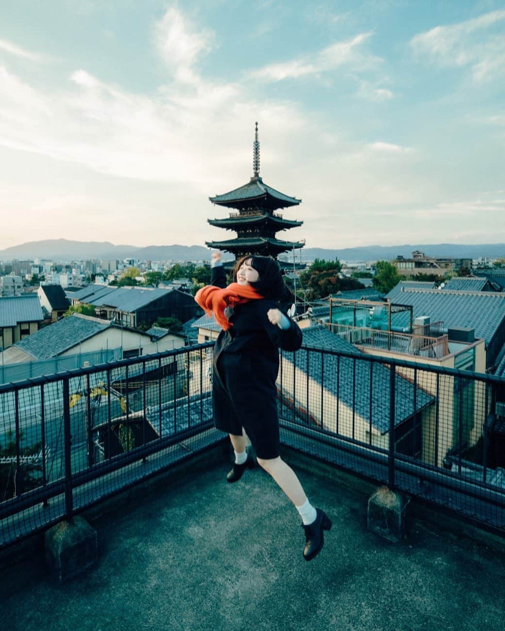 YAkU のインスタグラム：「卒論という試行錯誤を通した学習体験ができたことへの歓喜を表した図になります。お疲れ私先生と支えてくれたみんなありがとう❤︎ ・ 今年度は寝るので来年はコロナちゃんを見ながら、遊びでも撮影でもお誘いくださーい🥊」